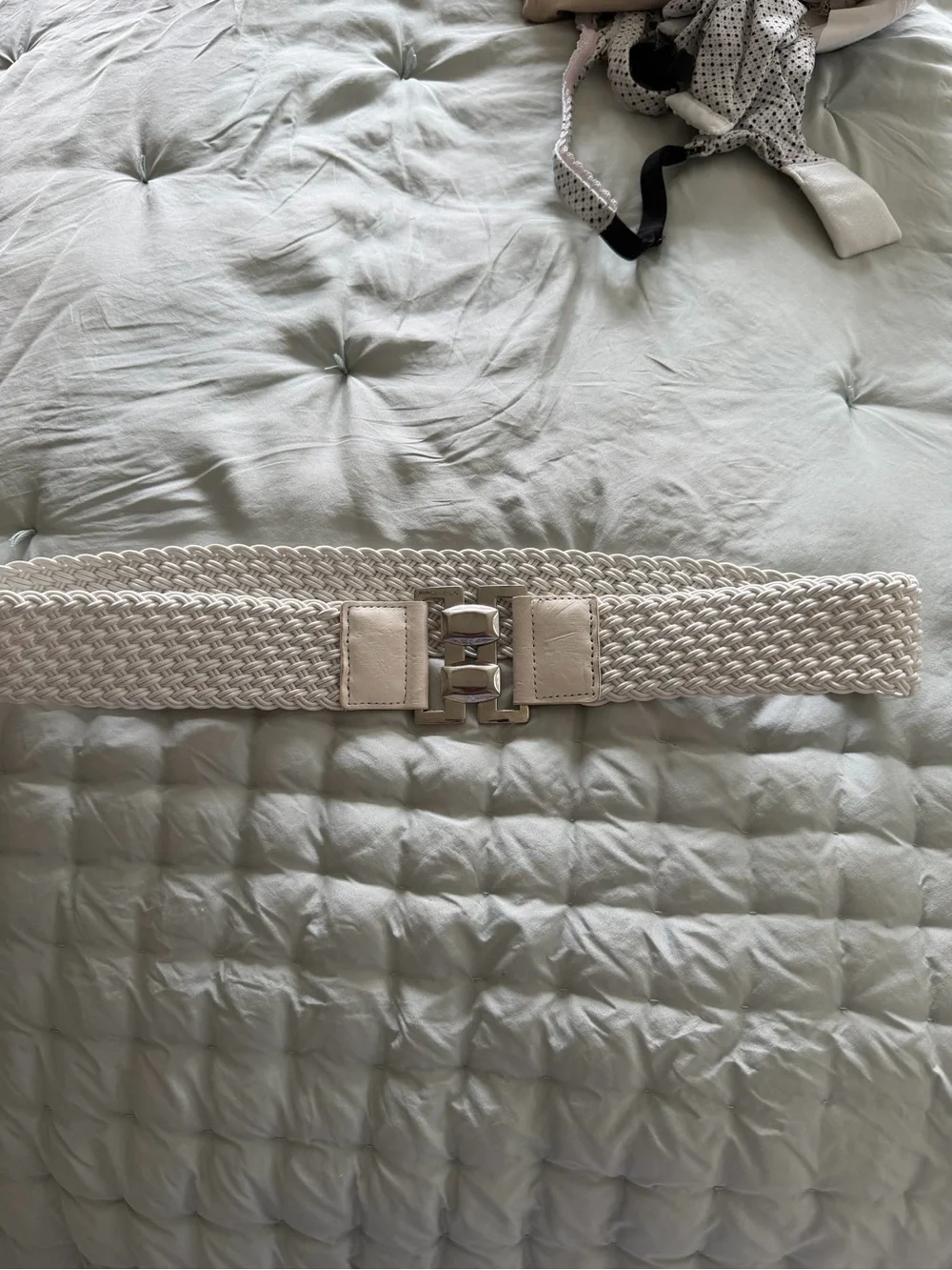 Woven Elastic Waist Belt in white with Silver Buckle